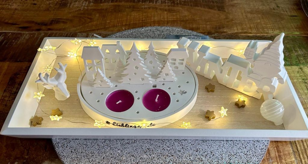 Weihnachtstablett mit Beleuchtung: 28 Euro